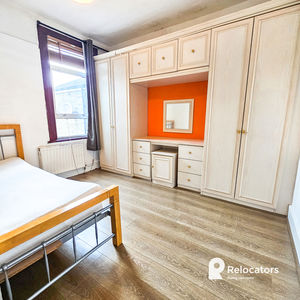 BEDROOM- click for photo gallery